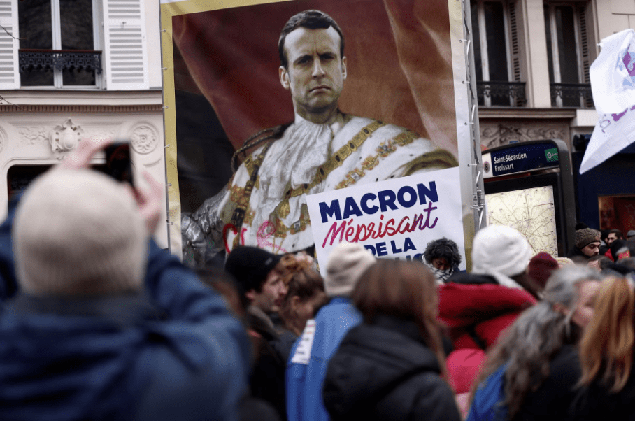 Больше миллиона французов вышли на демонстрации против пенсионной реформы