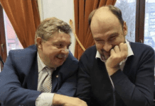 Сергей Калякин и Дмитрий Кучук обсуждают будущее партий. Фото "Народной Воли".
