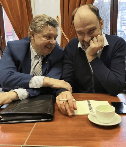 Сергей Калякин и Дмитрий Кучук обсуждают будущее партий.  Фото "Народной Воли".
