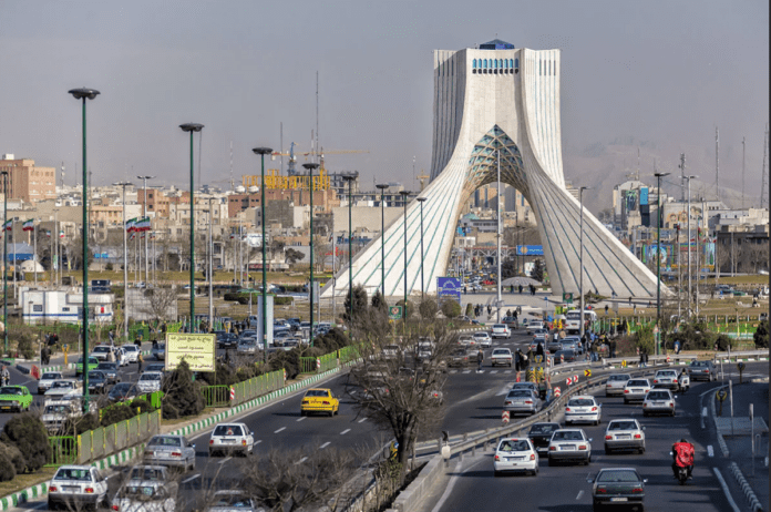 Башня Азади, Тегеран. Фото с сайта fotokto.ru.
