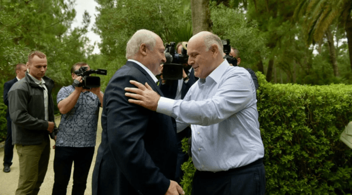 Лукашенко и Бжания. Фото из открытых источников.