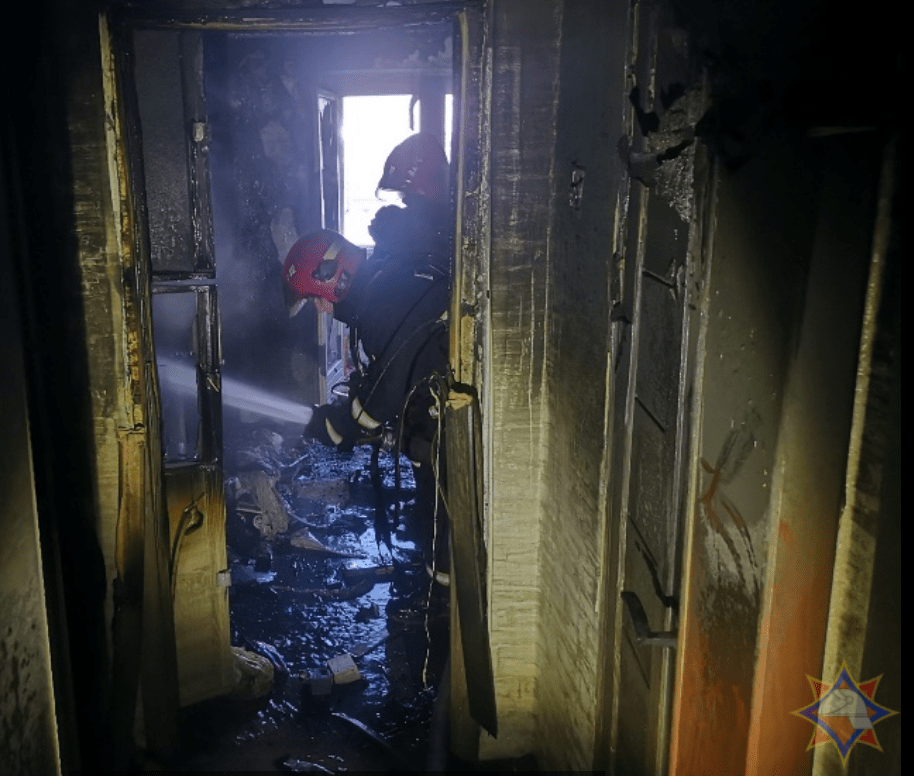 В Витебске загорелась квартира: женщина и ее трехлетний сын в больнице