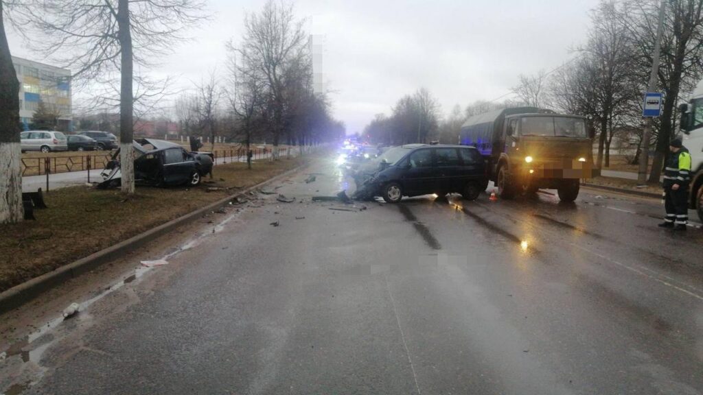 ДТП в Молодечно: машину разорвало на две части