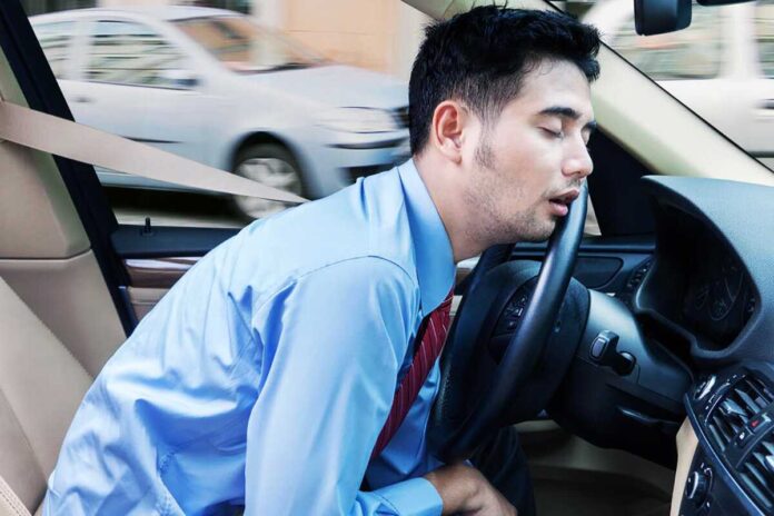 Признаки усталости водителя: Важные советы от врача для безопасных дорожных поездок