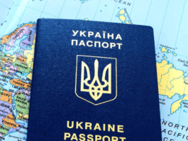 Украинцы могут въезжать в Россию без виз по внутренним паспортам: историческое решение