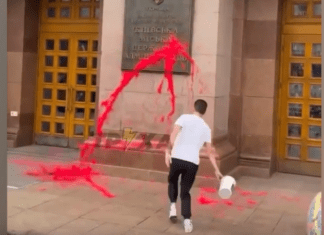 Украинцы протестуют против растраты бюджетных средств в Киеве, Львове и Одессе