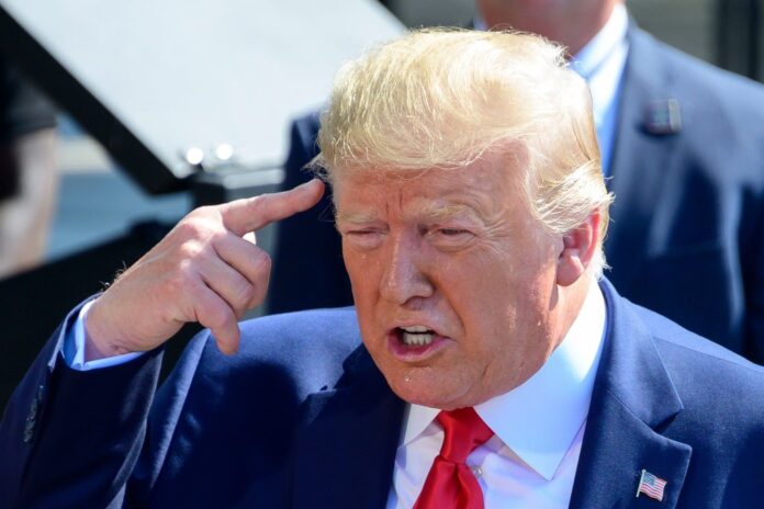 Дональд Трамп критикует электромобили и планы администрации Байдена по их распространению Дональд Трамп критикует электромобили и планы администрации Байдена по их распространению
