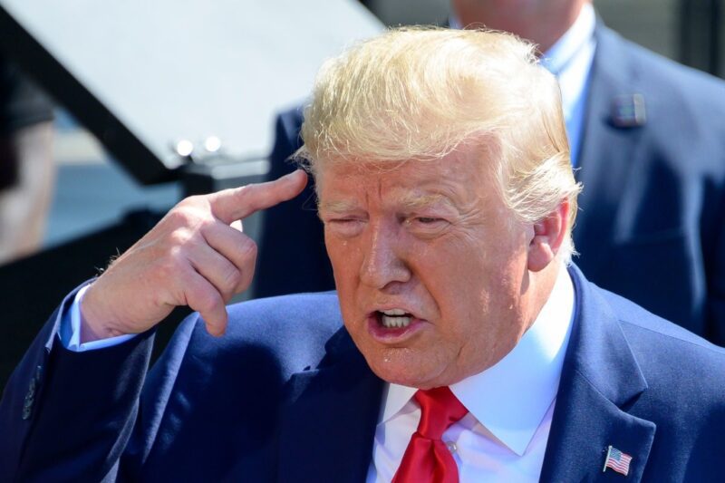 Дональд Трамп критикует электромобили и планы администрации Байдена по их распространению Дональд Трамп критикует электромобили и планы администрации Байдена по их распространению
