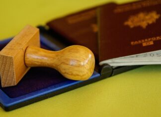 Литва предоставляет белорусским гражданам проживающим в стране специальные паспорта