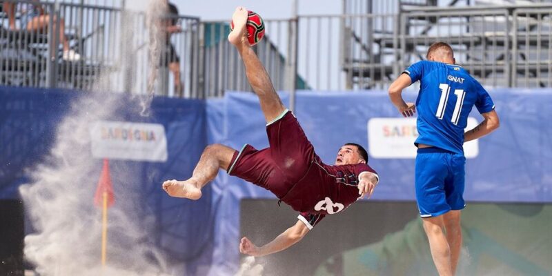 Сборная Беларуси завершает первый этап суперфинала Евролиги по пляжному футболу встречей с итальянцами