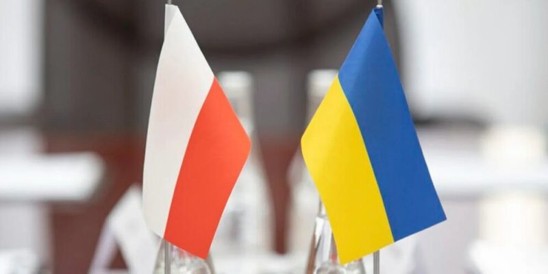 Польша останавливает сотрудничество с Украиной: отмена пособий и поставок оружия