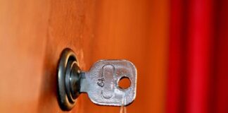 Украдено более 10 тысяч рублей у пенсионера из Борисовского района Толочина