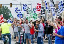 Забастовка в американском автопроме неизбежна, предупреждают эксперты