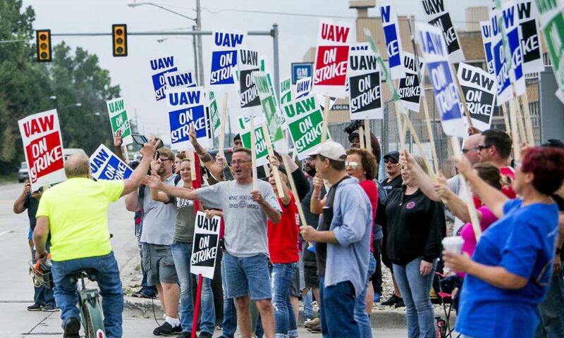 Забастовка в американском автопроме неизбежна, предупреждают эксперты