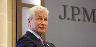 Джейми Даймон: Правительство США "тратит деньги, как пьяный матрос"