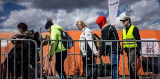 Польша прекращает помощь украинским беженцам