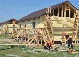 Минстройархитектуры готовится расширить список юрлиц для строительства домов на селе