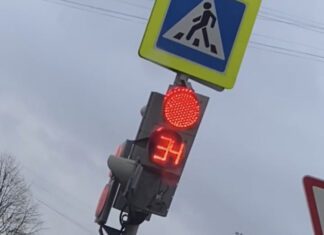 В Могилеве нетрезвый водитель повредил светофор и дорожный знак