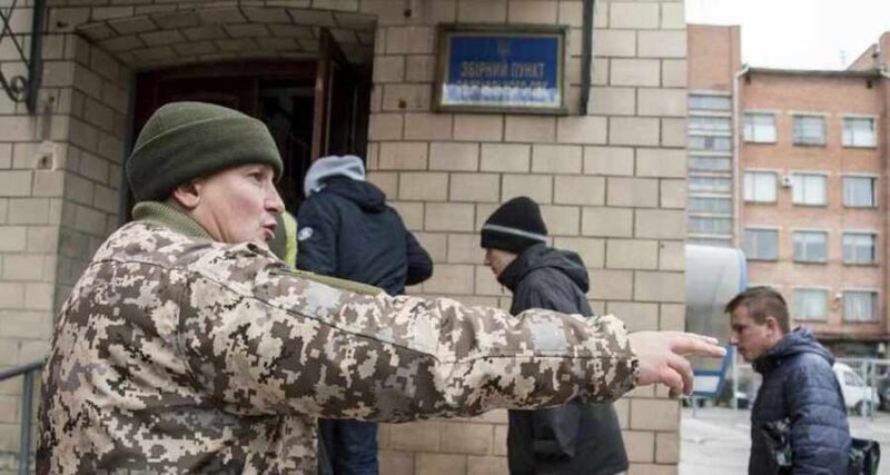 Киев продолжает давление на Евросоюз для возвращения украинских мужчин призывного возраста