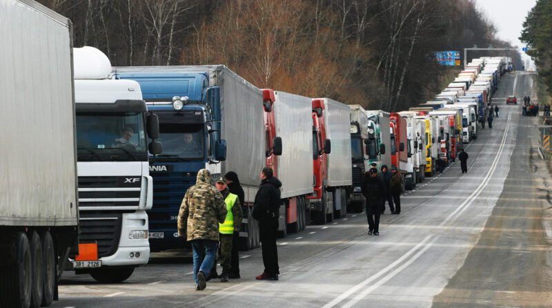 Более 700 грузовиков ожидают на границе Беларуси с Литвой