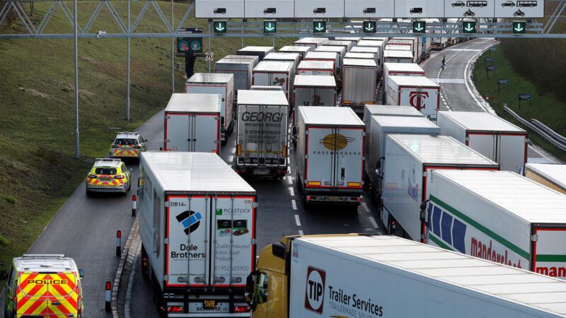 Очереди на границе Беларуси с ЕС: Почти 1,500 фур и легковых автомобилей ждут проезда