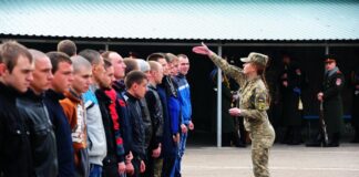 Сотни тысяч украинцев избегают призыва в армию, сообщает Минобороны