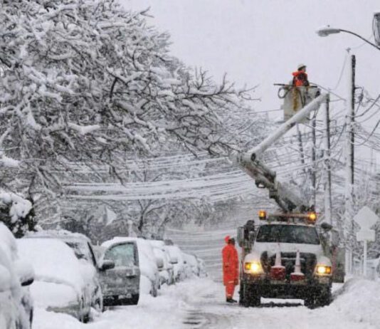 Более 2 тыс. населенных пунктов на Украине остались без электроснабжения из-за снегопадов