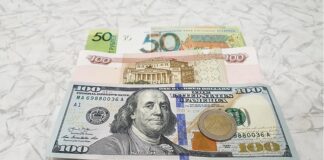 Доллар укрепляется, евро стабильно, российский рубль под давлением